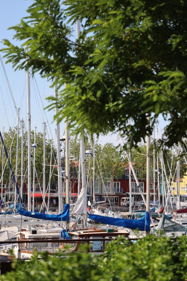Un Hotel Sur Le Port La Rochelle (Charente-Maritime) Exterior foto